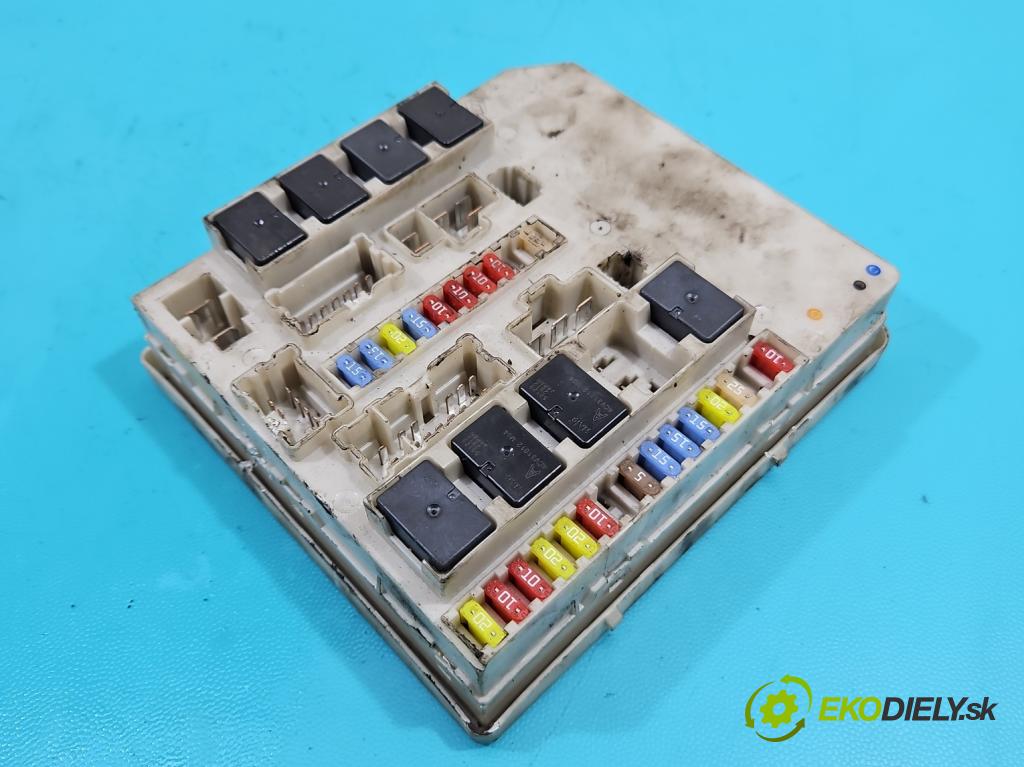 Renault Modus 1.5 dci 86 hp manual 63 kW 1461 cm3 5- skříňka pojistková 233293F (Pojistkové skříňky)