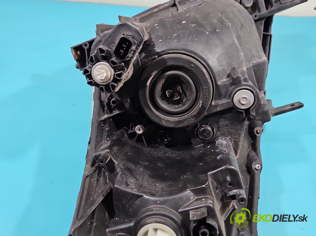 Suzuki Swift Mk7 2010-2017 1.2 16V 94 HP manual 69 kW 1242 cm3 5- Reflektor: pravý  (Pravé)