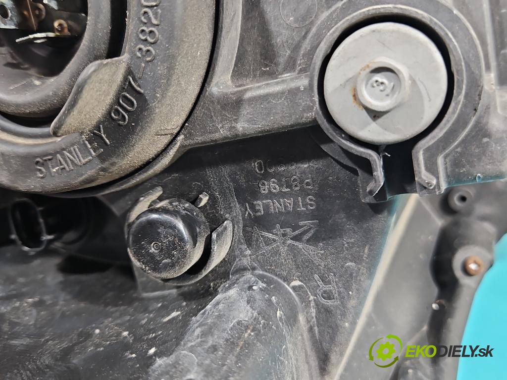 Suzuki Swift Mk7 2010-2017 1.2 16V 94 HP manual 69 kW 1242 cm3 5- Reflektor: pravý  (Pravé)