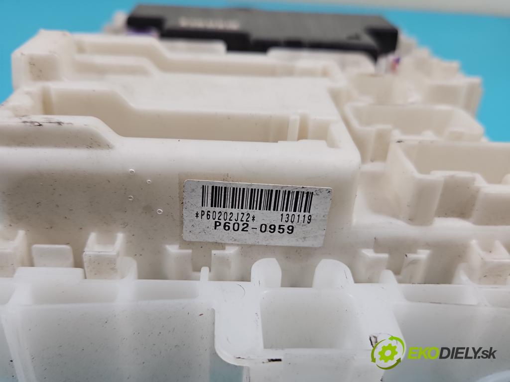 Suzuki Swift Mk7 2010-2017 1.2 16V 94 hp manual 69 kW 1242 cm3 5- skříňka pojistková P602-0959 (Pojistkové skříňky)