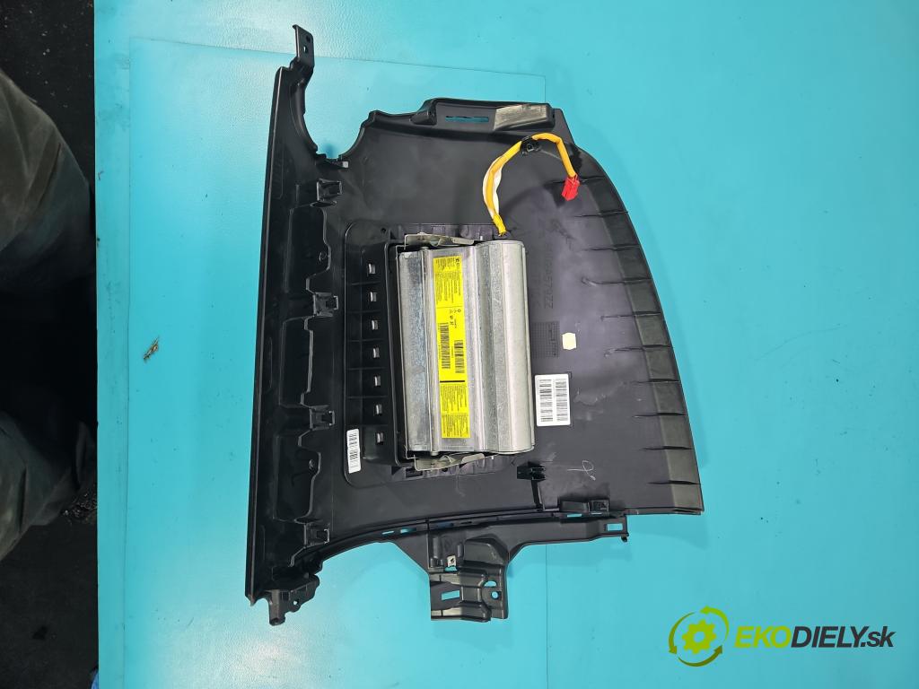 Mitsubishi Colt Z30 VI 2004-2012 1.1 12V 75 HP manual 55 kW 1124 cm3 3- airbag vzduch: spolujezdce: P8002A579XA (Airbag)