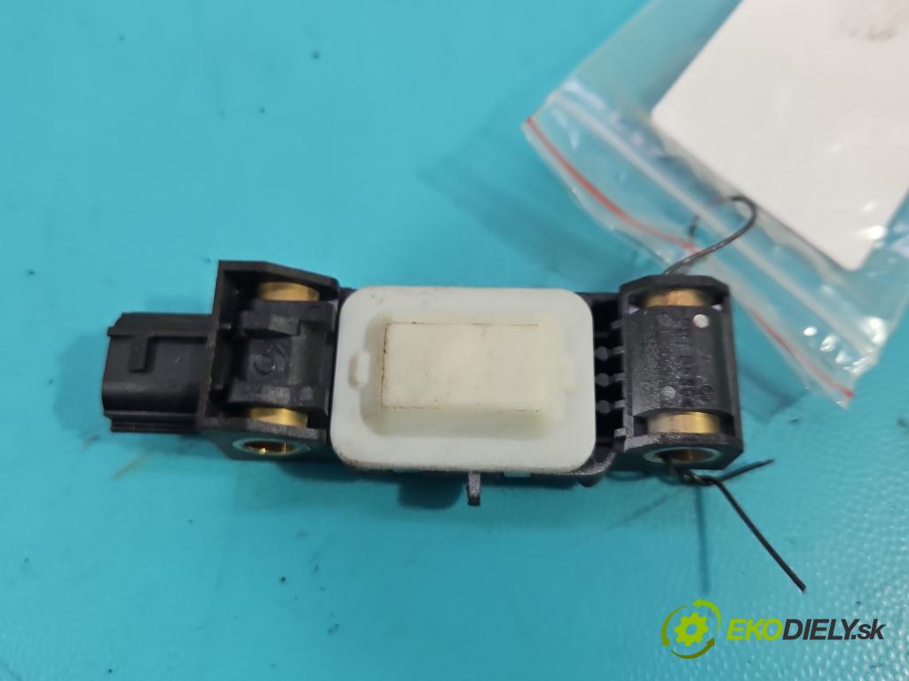 Mitsubishi Colt Z30 VI 2004-2012 1.1 12V 75 HP manual 55 kW 1124 cm3 3- snímač šokovat: A4545400117 (Snímače nárazu)