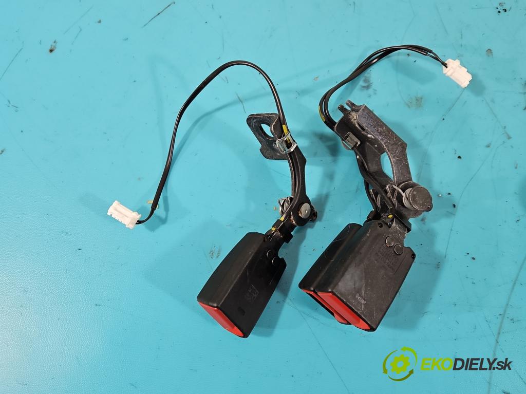 Peugeot 308 II 2013-2021 2.0 e-hdi 150 HP manual 110 kW 1997 cm3 5- Pohovka: zadné  (Sedačky, sedadlá)