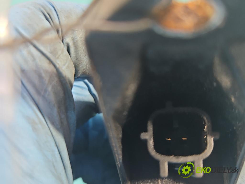 Vw Passat B5 1995-2005 2.0 8V 116 HP manual 85 kW 1984 cm3 5- snímač šokovat: 6Q0909606 (Snímače nárazu)