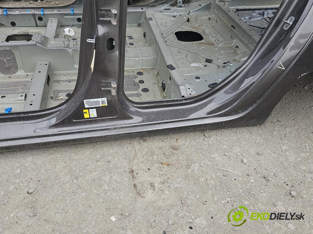 Peugeot 308 II 2013-2021 2.0 e-hdi 150 hp manual 110 kW 1997 cm3 5- práh levý  (Ostatní)