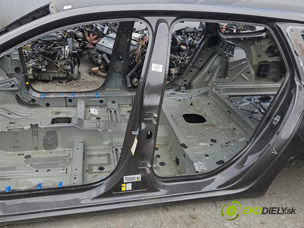 Peugeot 308 II 2013-2021 2.0 e-hdi 150 hp manual 110 kW 1997 cm3 5- práh levý  (Ostatní)