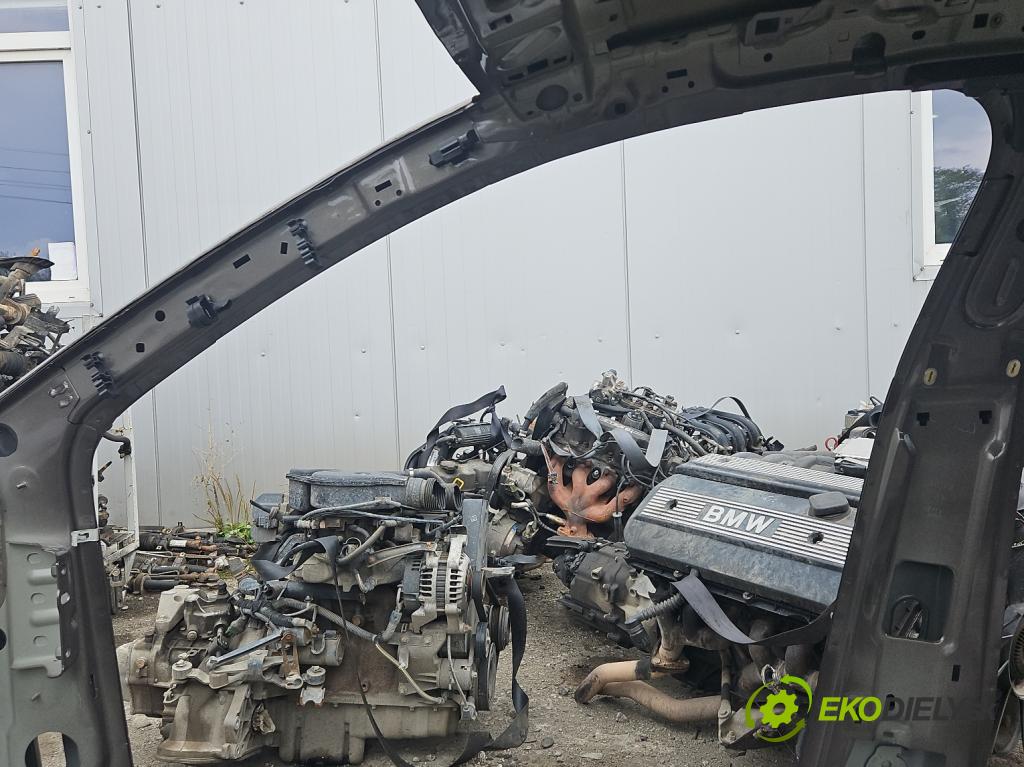 Peugeot 308 II 2013-2021 2.0 e-hdi 150 hp manual 110 kW 1997 cm3 5- práh pravý  (Ostatní)