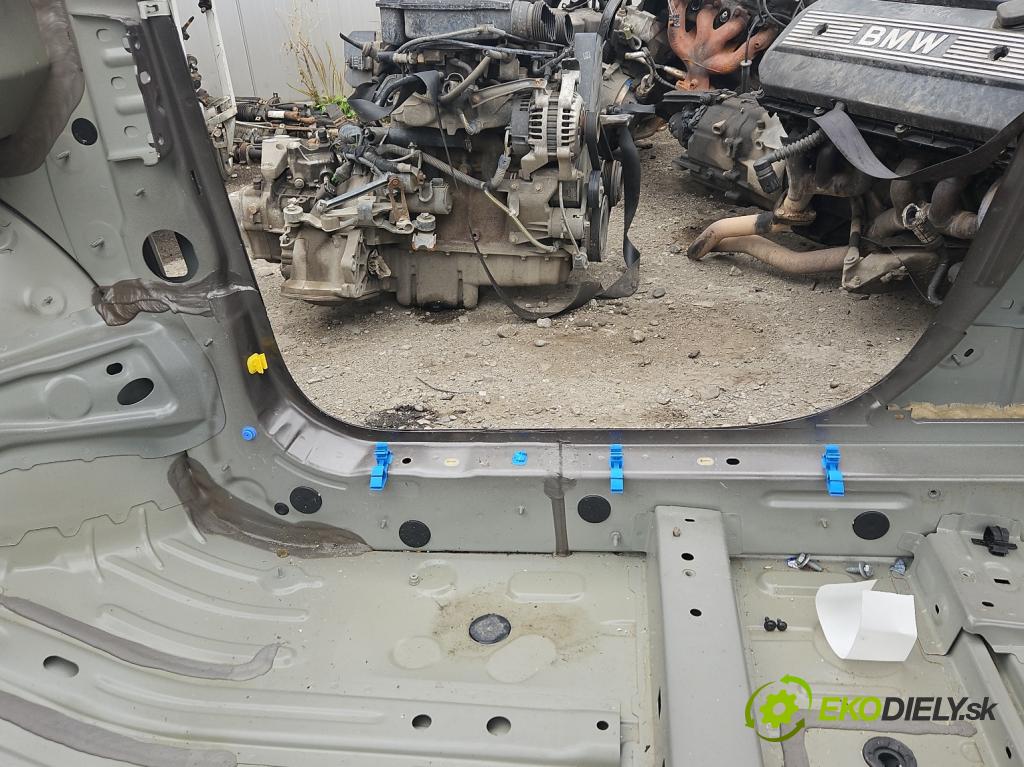 Peugeot 308 II 2013-2021 2.0 e-hdi 150 hp manual 110 kW 1997 cm3 5- práh pravý  (Ostatní)