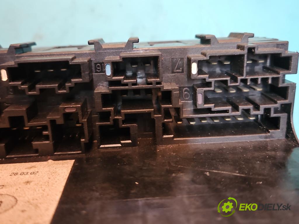 Mercedes E W211 2002-2009 3.2 cdi 204 hp automatic 150 kW 3222 cm3 5- skříňka pojistková A2115452101 (Pojistkové skříňky)