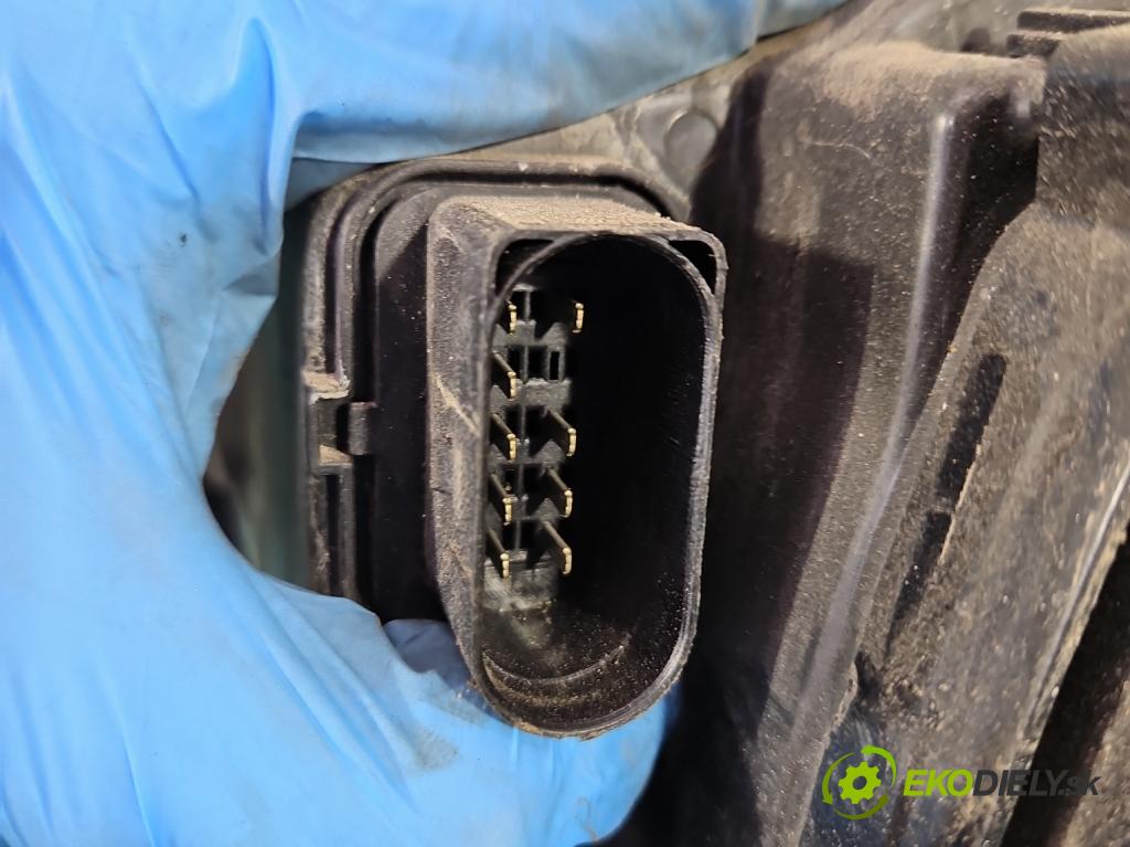 Vw Passat B5 1995-2005 1.8 T 150 HP manual 110 kW 1781 cm3 5- Reflektor: pravý  (Pravé)