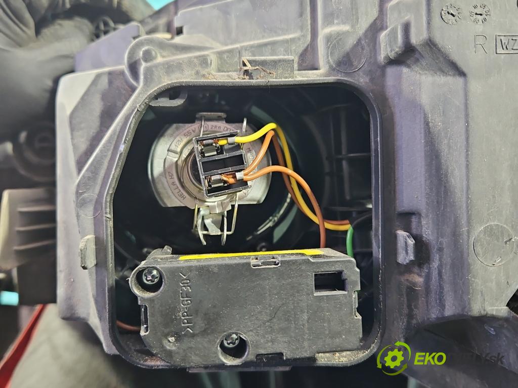 Opel Corsa C 2000-2006 1.2 16V 80 HP manual 59 kW 1229 cm3 5- Reflektor: pravý 13237262 (Pravé)