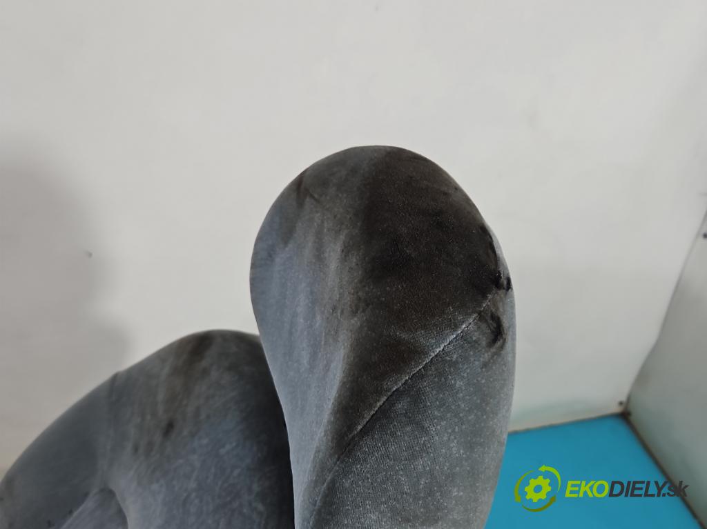 Peugeot 206 1.1 60 HP manual 44 kW 1124 cm3 3- Sedačka pravý  (Sedačky, sedadlá)