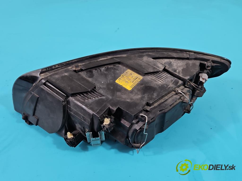 Volvo S40 II 2004-2012 1.8 16V 125 HP manual 92 kW 1798 cm3 4- Reflektor: pravý 30698874 (Pravé)