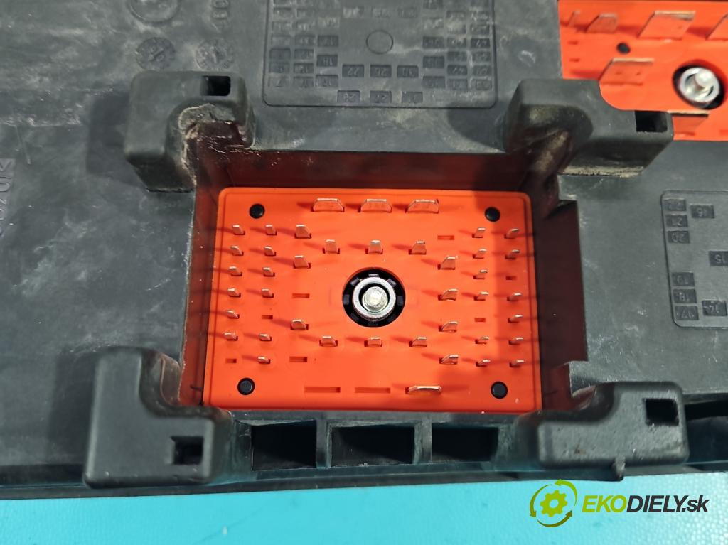 Opel Vectra C 2002-2008 1.9 cdti (Z19DT) 120 hp manual 88 kW 1910 cm3 4- skříňka pojistková 13240247 (Pojistkové skříňky)