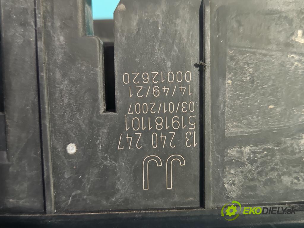 Opel Vectra C 2002-2008 1.9 cdti (Z19DT) 120 hp manual 88 kW 1910 cm3 4- skříňka pojistková 13240247 (Pojistkové skříňky)