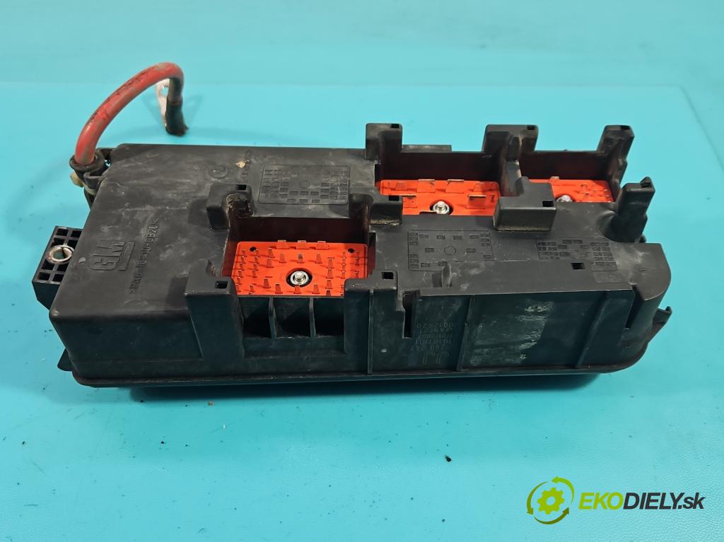 Opel Vectra C 2002-2008 1.9 cdti (Z19DT) 120 hp manual 88 kW 1910 cm3 4- skříňka pojistková 13240247 (Pojistkové skříňky)