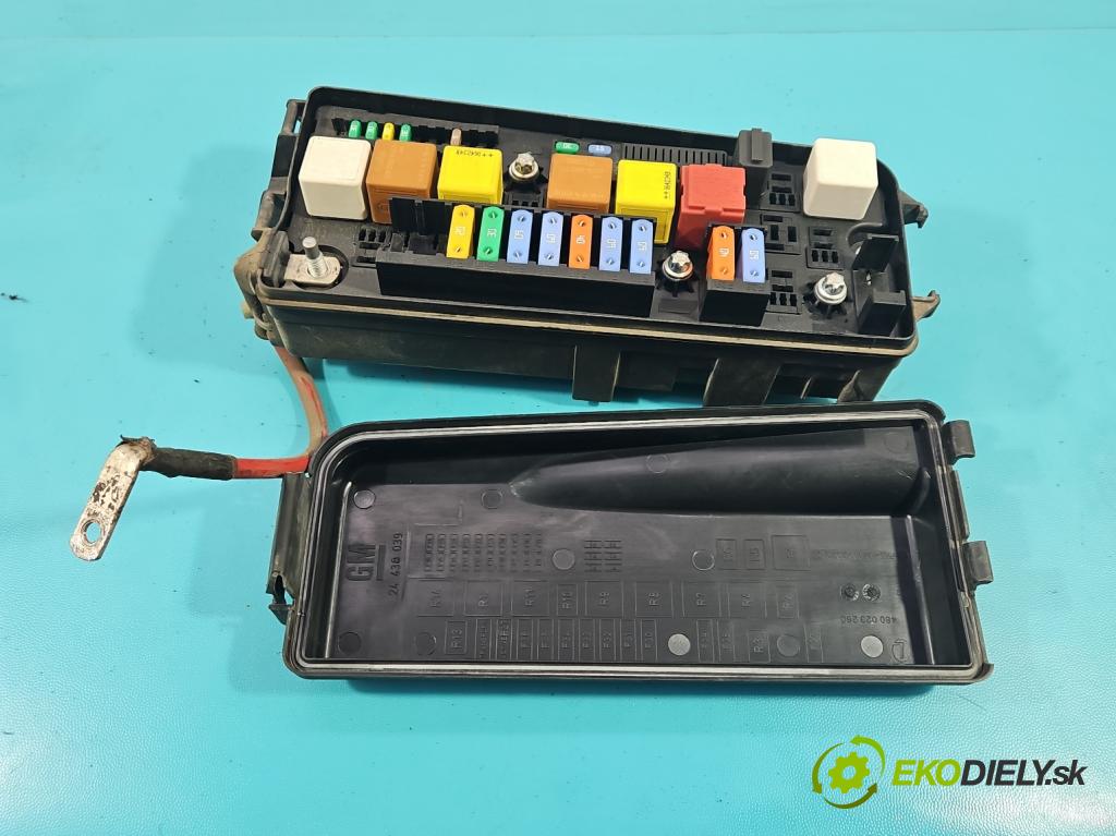 Opel Vectra C 2002-2008 1.9 cdti (Z19DT) 120 hp manual 88 kW 1910 cm3 4- skříňka pojistková 13240247 (Pojistkové skříňky)