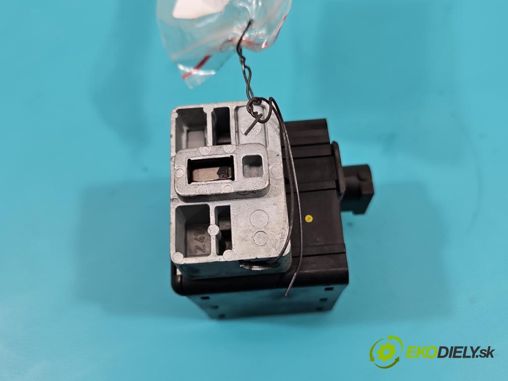 Renault Scenic II 2003-2009 1.6 16v 113 HP manual 83 kW 1598 cm3 5- Blokáda: řízení: 8200033233 (Ostatné)