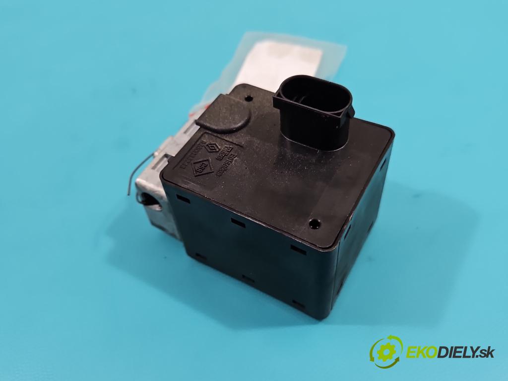 Renault Scenic II 2003-2009 1.6 16v 113 HP manual 83 kW 1598 cm3 5- Blokáda: řízení: 8200033233 (Ostatné)