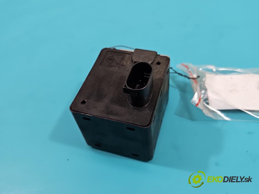 Renault Scenic II 2003-2009 1.6 16v 113 HP manual 83 kW 1598 cm3 5- Blokáda: řízení: 8200033233 (Ostatné)