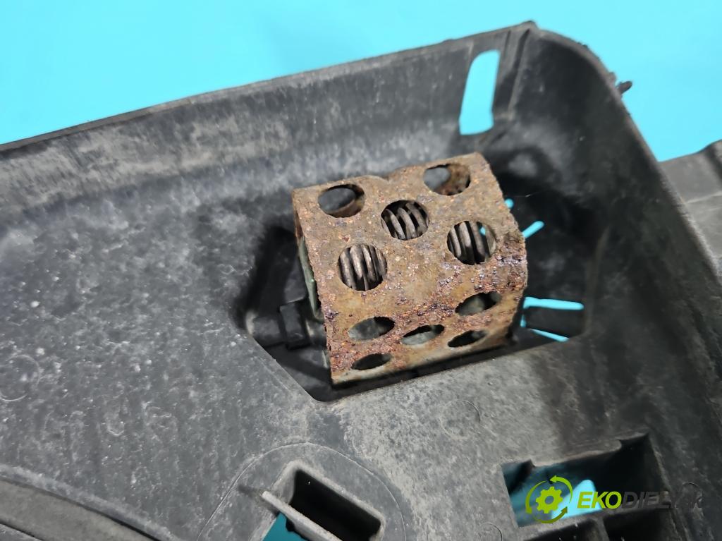 Renault Scenic II 2003-2009 1.6 16v 113 HP manual 83 kW 1598 cm3 5- Ventilátor chladiča 8200151465A