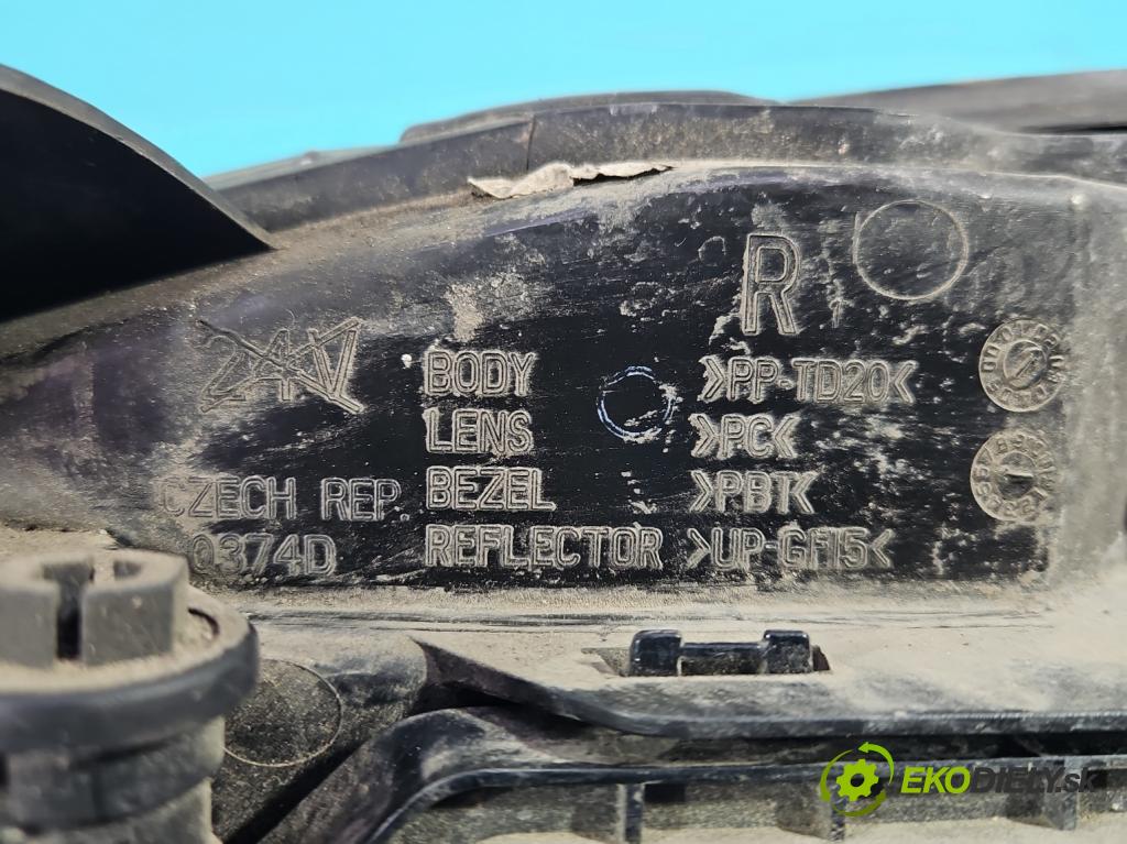 Ford Focus Mk1 1998-2004 1.6 16V 101 HP manual 74 kW 1596 cm3 5- Reflektor: pravý  (Pravé)