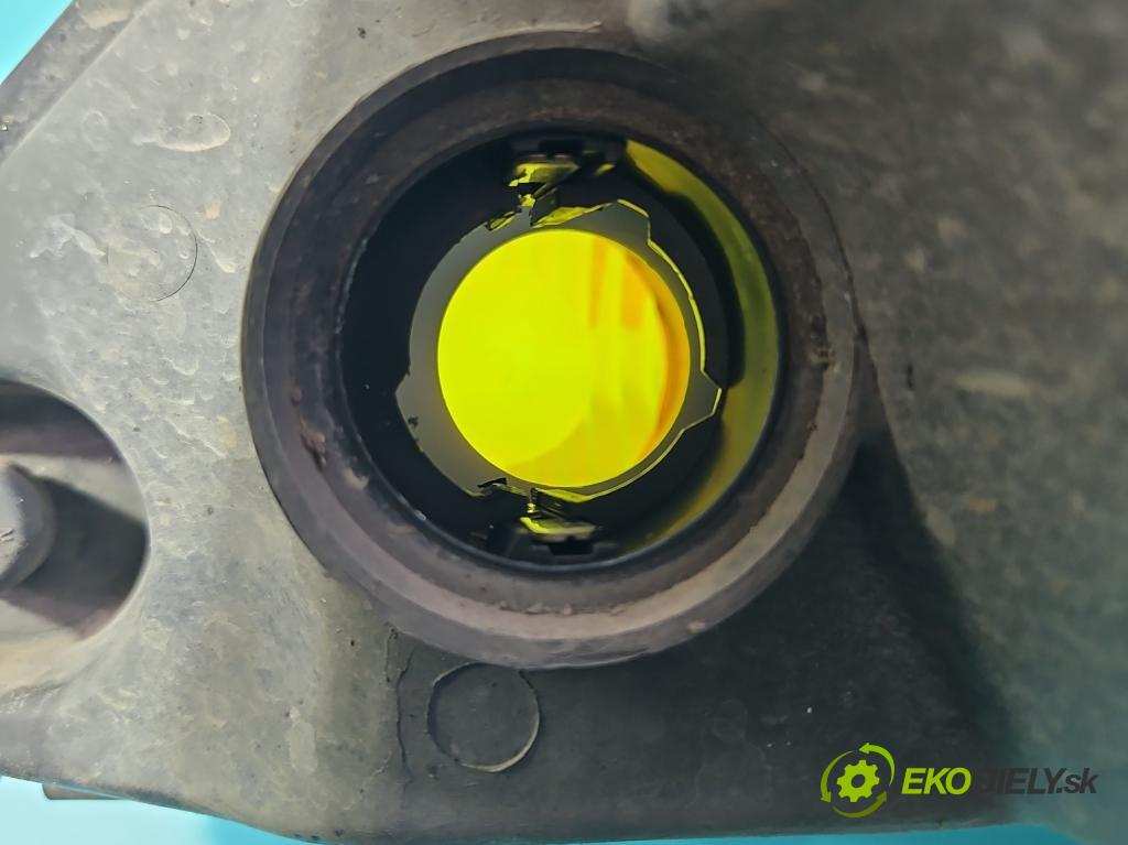 Ford Focus Mk1 1998-2004 1.6 16V 101 HP manual 74 kW 1596 cm3 5- Reflektor: pravý  (Pravé)