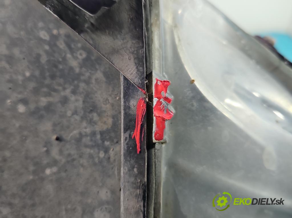 Ford Focus Mk1 1998-2004 1.6 16V 101 HP manual 74 kW 1596 cm3 5- Reflektor: pravý  (Pravé)