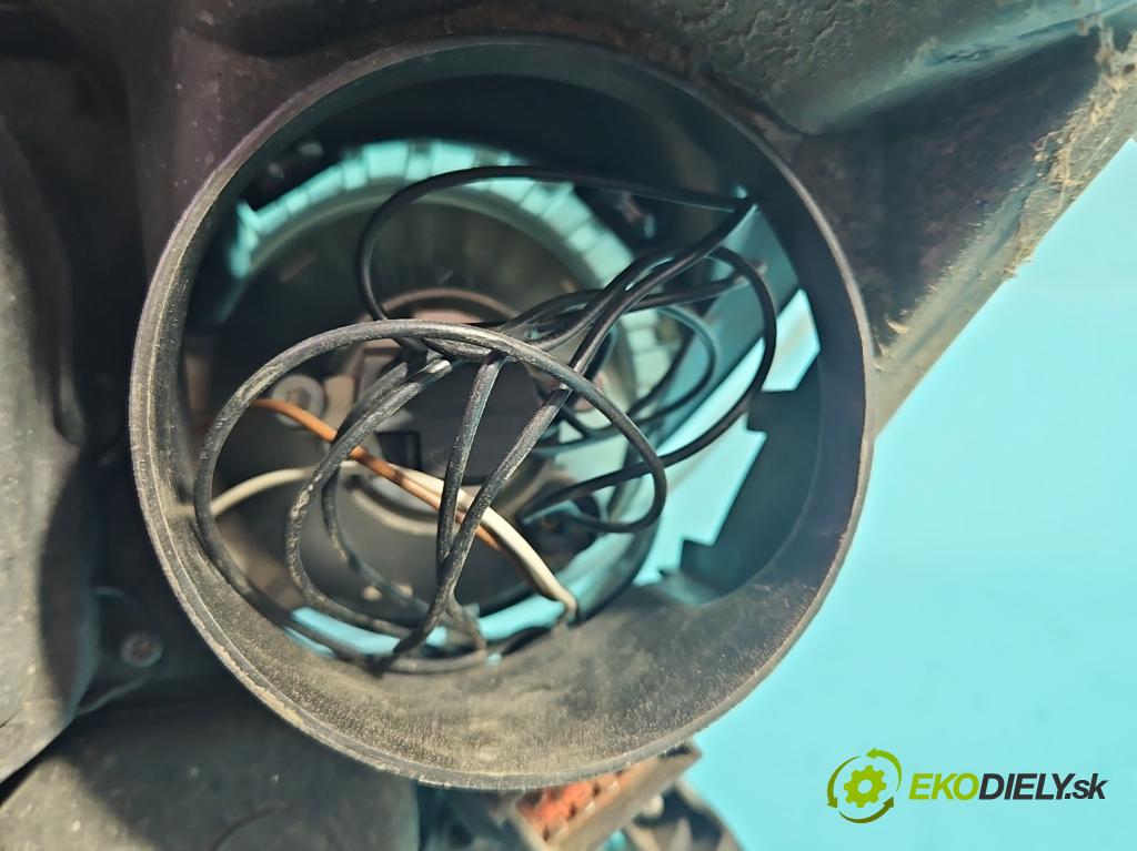 Opel Astra III 2004-2014 1.7 cdti 101 HP manual 74 kW 1686 cm3 5- Reflektor: pravý  (Pravé)