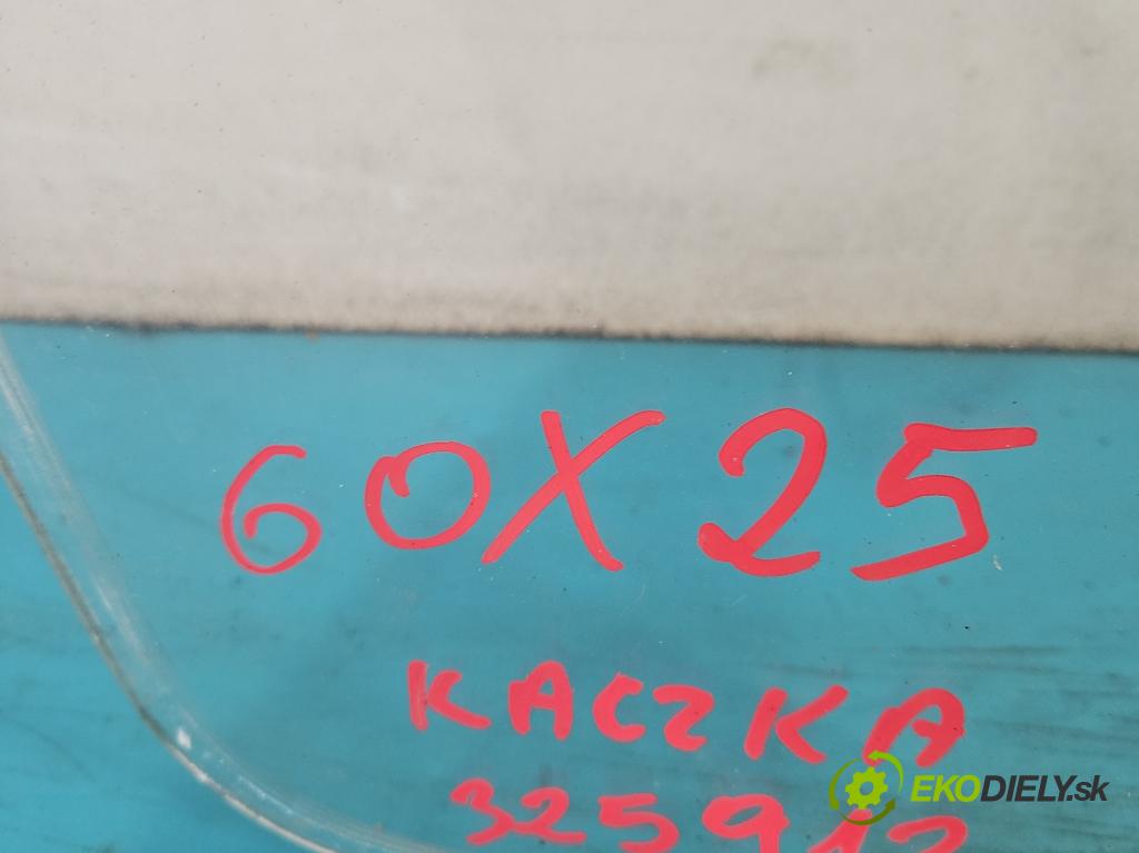 Mercedes KACZKA T1 W601 2.35d 88 HP manual 65 kW 2350 cm3 5- sklo dvere predné pravé