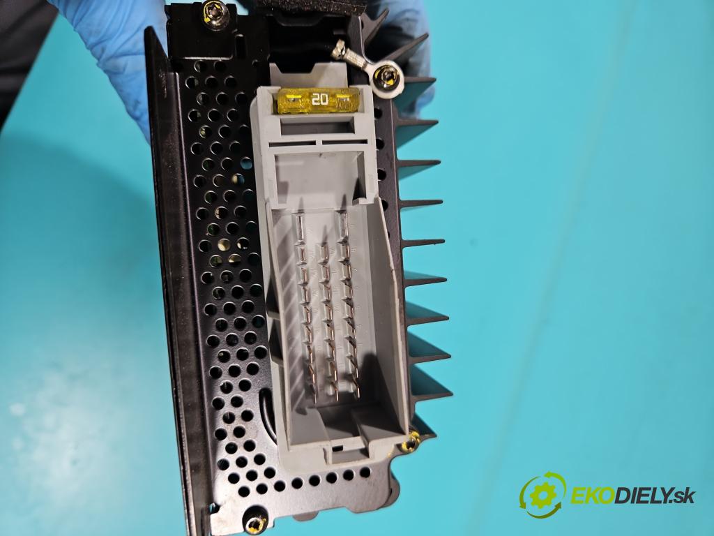 Mercedes CLK I W208 1997-2003 2.0 kompressor 163 HP automatic 120 kW 1998 cm3 2- Zesilovač: 2088200889 (Zosilňovače)