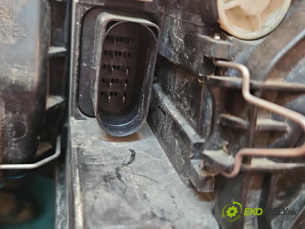 Audi A4 B6 2000-2004 2.0 20V 131 HP automatic 96 kW 1984 cm3 4- Reflektor: pravý 8E0941004F (Pravé)