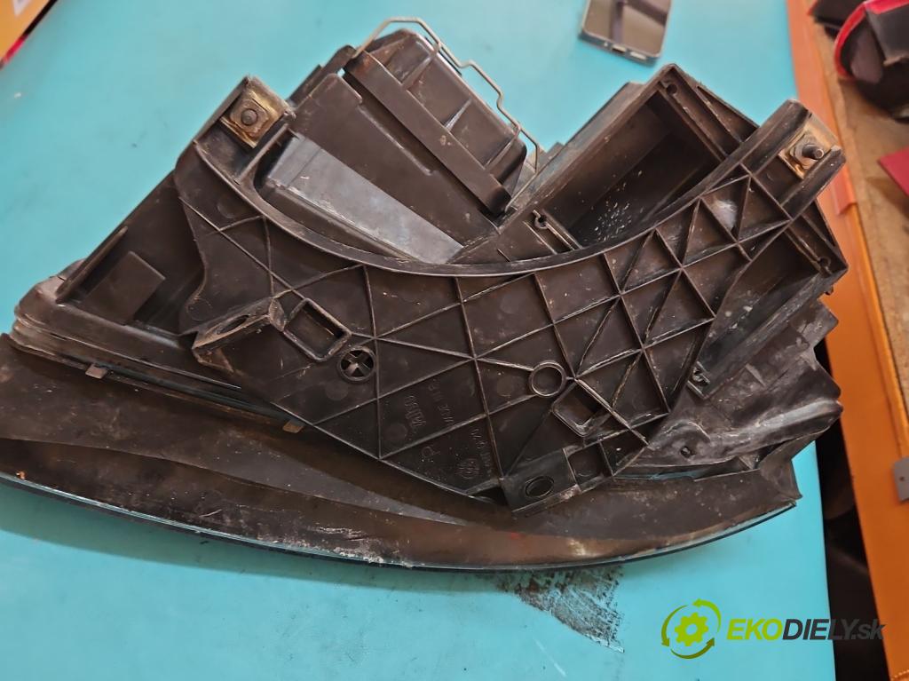 Audi A4 B6 2000-2004 2.0 20V 131 HP automatic 96 kW 1984 cm3 4- Reflektor: pravý 8E0941004F (Pravé)