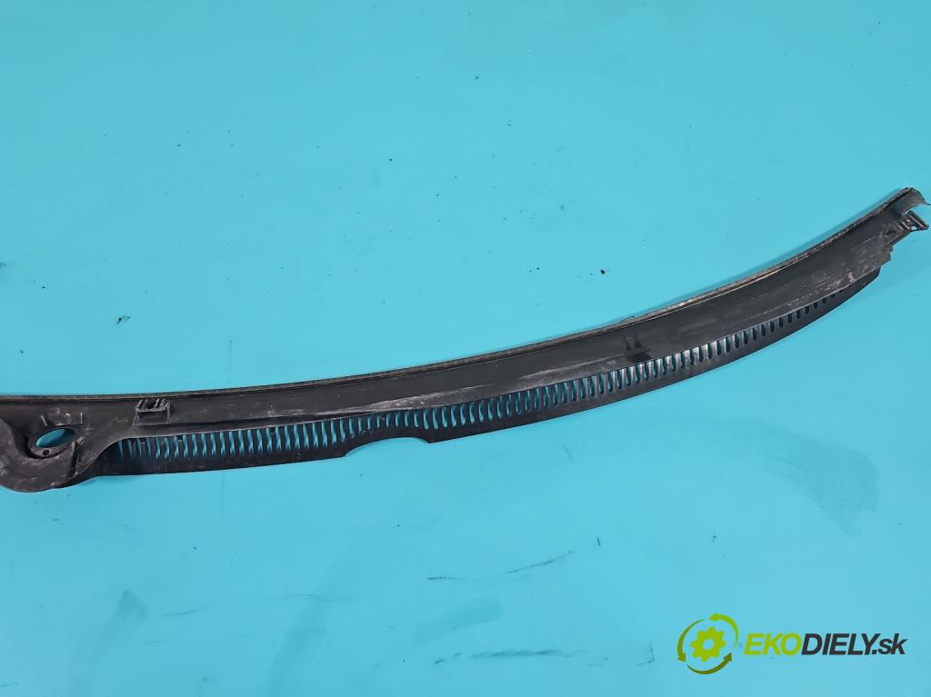 Audi A4 B6 2000-2004 2.0 20V 131 HP automatic 96 kW 1984 cm3 4- torpédo 8E1819403 (Torpéda)