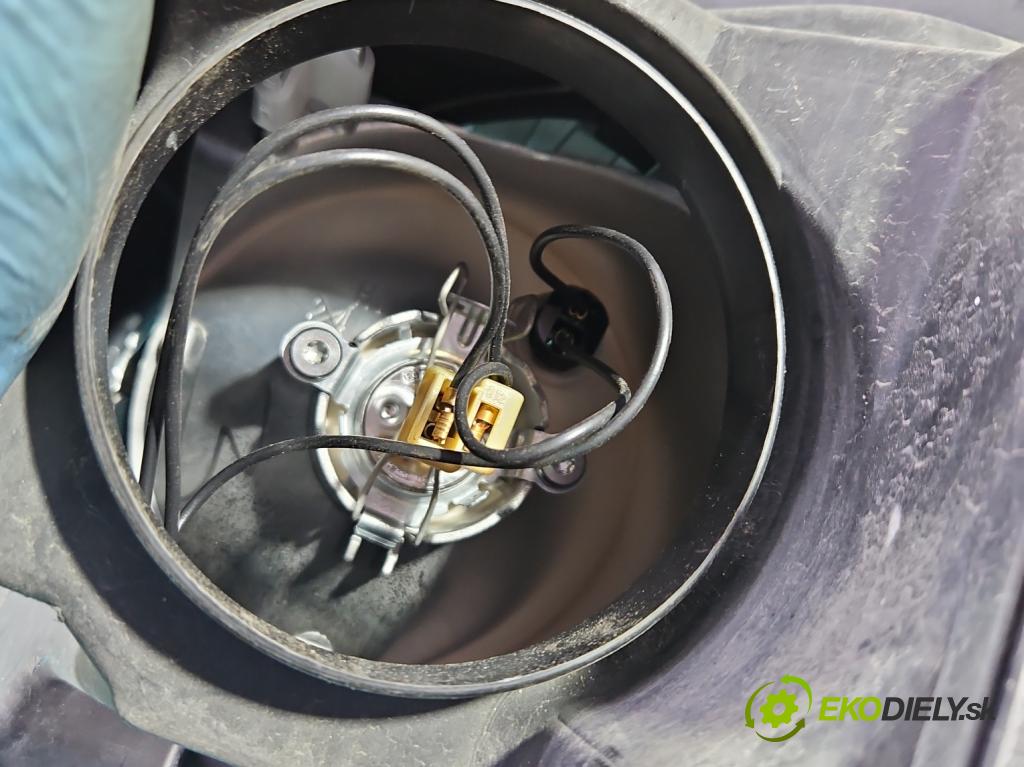 Opel Astra III 2004-2014 1.7 cdti 101 HP manual 74 kW 1686 cm3 5- Reflektor: pravý  (Pravé)