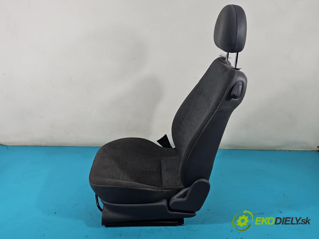 Opel Corsa C 2000-2006 1.0 12V 58 HP manual 43 kW 973 cm3 3- Sedačka ľavý  (Sedačky, sedadlá)