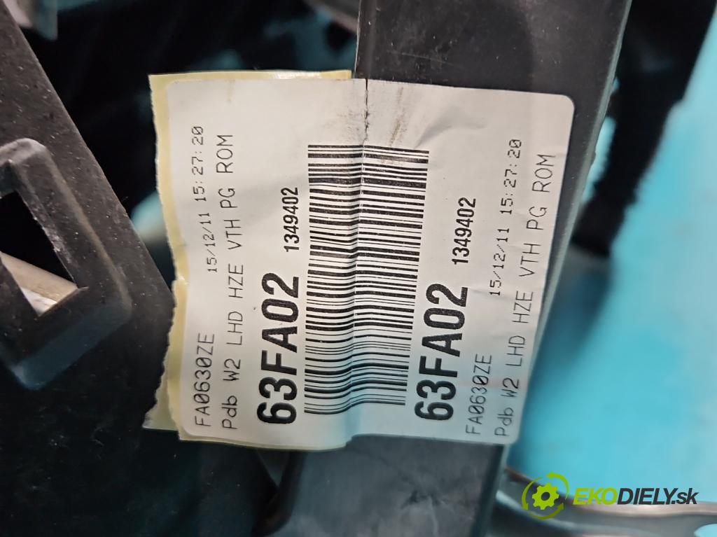 Peugeot 508 2010-2018 2.0 hdi 136 HP manual 100 kW 1997 cm3 4- kokpit,pristrojová doska rozdeľovacia