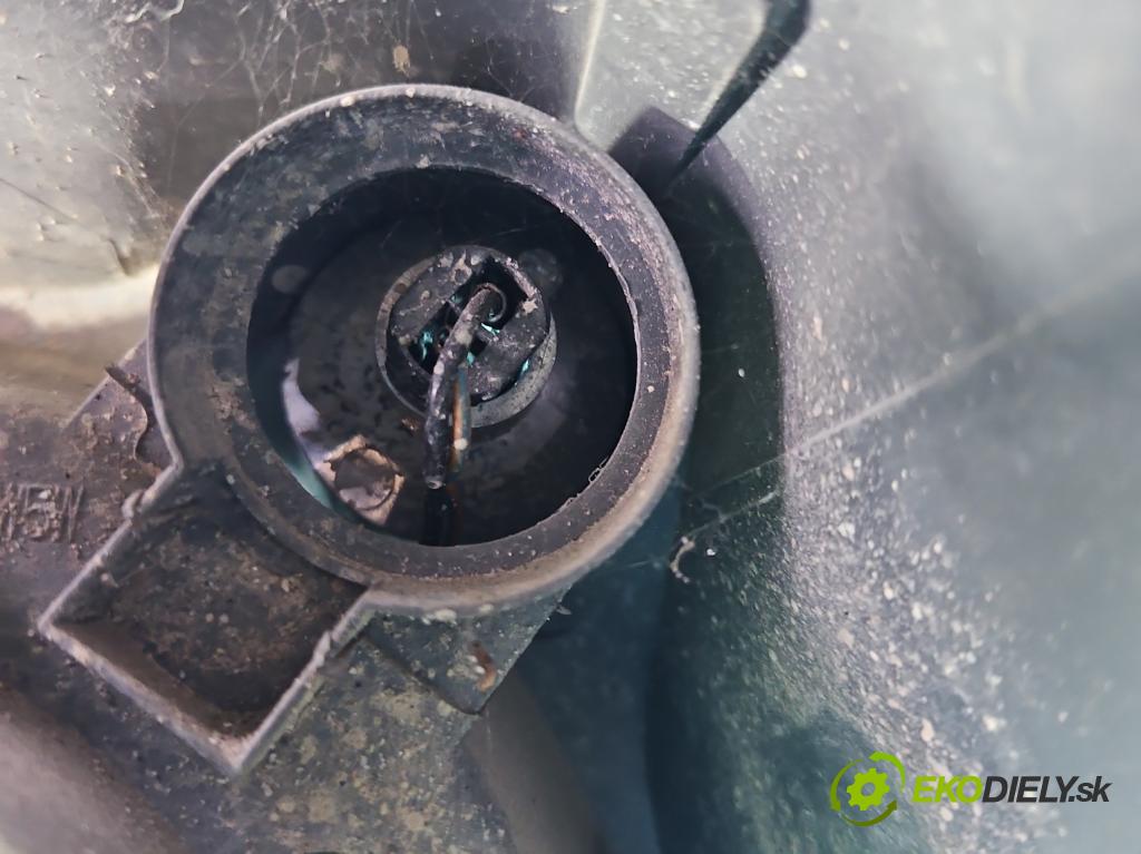 Ford Fiesta Mk6 2002-2008 1.3 60 HP manual 44 kW 1299 cm3 5- Reflektor: pravý 0301224302 (Pravé)