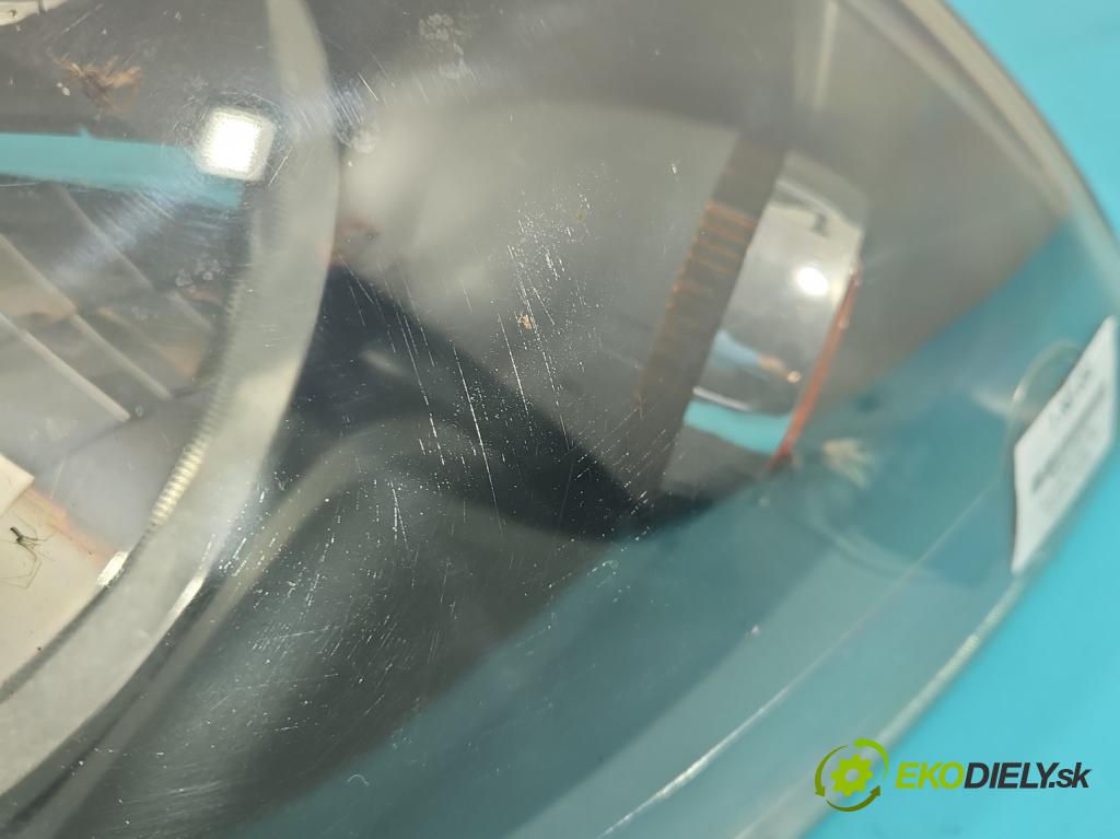 Ford Fiesta Mk6 2002-2008 1.3 60 HP manual 44 kW 1299 cm3 5- Reflektor: pravý 0301224302 (Pravé)