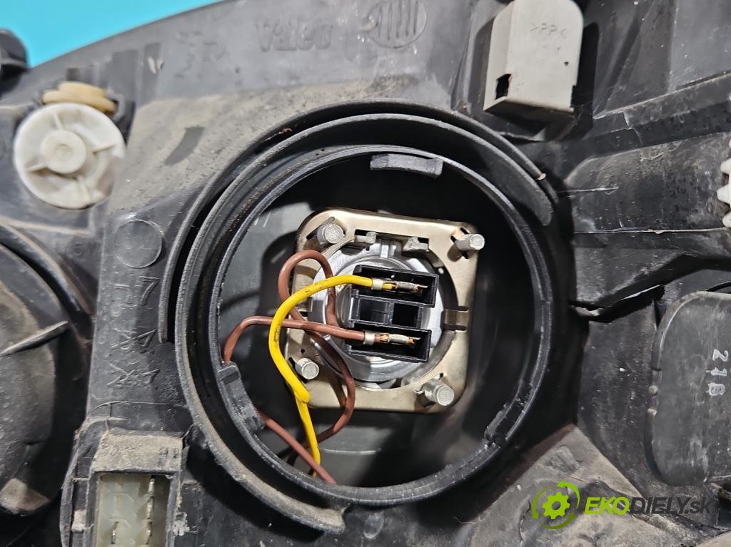 Opel Combo C 2001-2011 1,3.0 cdti 75 HP manual 55 kW 1248 cm3 5- Reflektor: pravý  (Pravé)