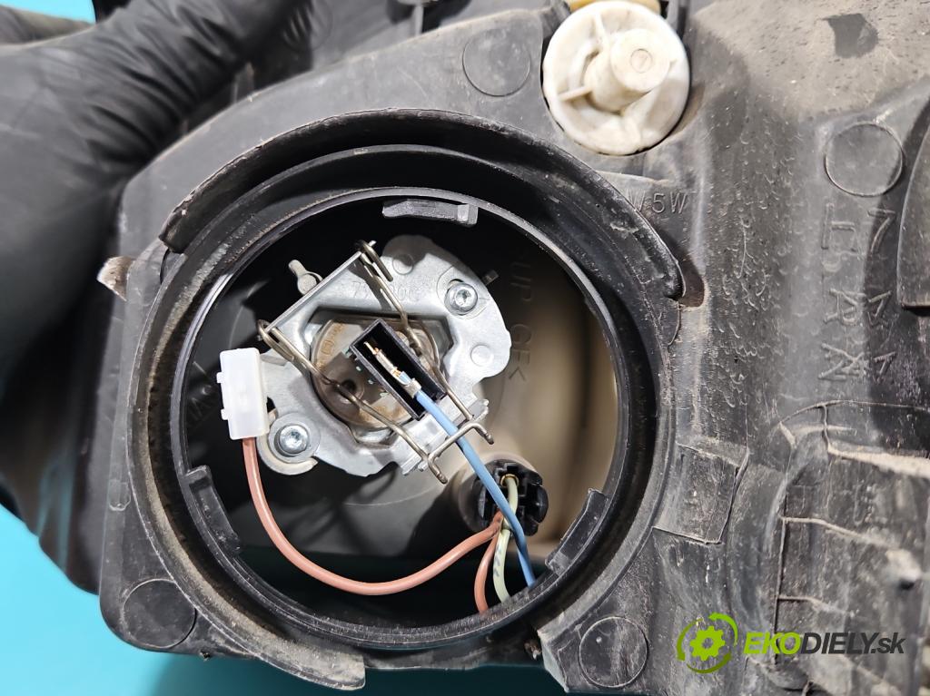 Opel Combo C 2001-2011 1,3.0 cdti 75 HP manual 55 kW 1248 cm3 5- Reflektor: pravý  (Pravé)