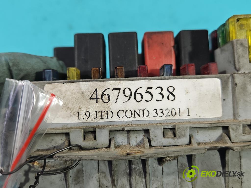 Fiat Stilo 1.9 jtd 116 hp manual 85 kW 1910 cm3 5- skříňka pojistková 46796538 (Pojistkové skříňky)