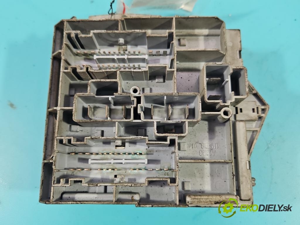 Fiat Stilo 1.9 jtd 116 hp manual 85 kW 1910 cm3 5- skříňka pojistková 46796538 (Pojistkové skříňky)