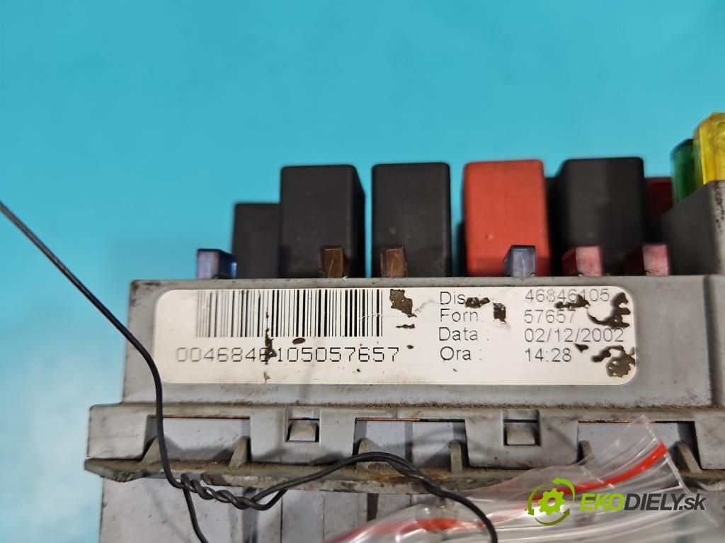Fiat Stilo 1.6 16V 103 hp manual 76 kW 1596 cm3 5- skříňka pojistková 46846105 (Pojistkové skříňky)