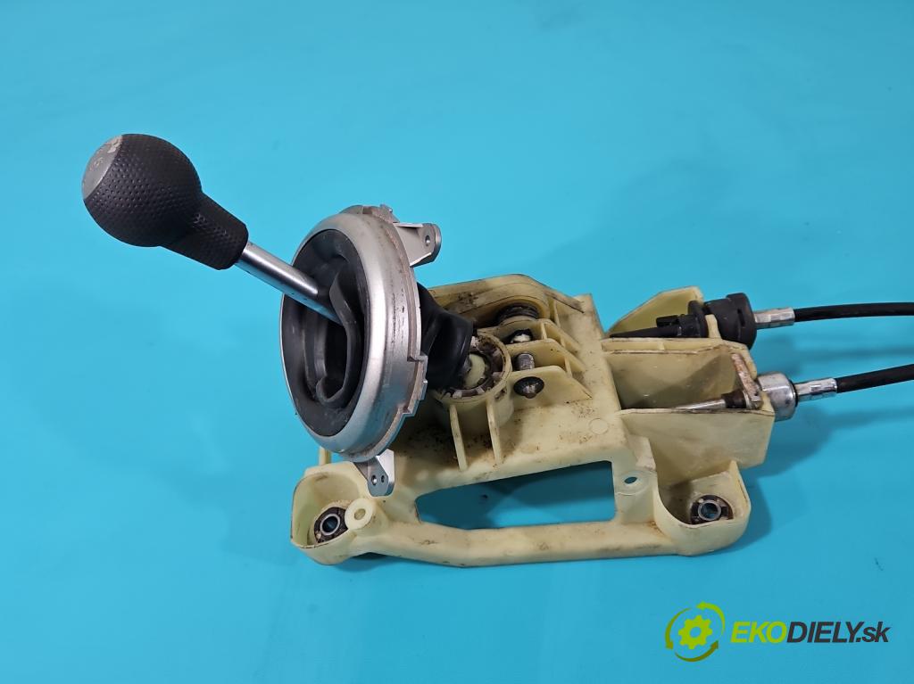 Honda Jazz II 2002-2008 1.3b: 83 HP manual 61 kW 1339 cm3 5- Páka: Změny: stupeň,rýchlosť  (Rýchlostné páky / kulisy)