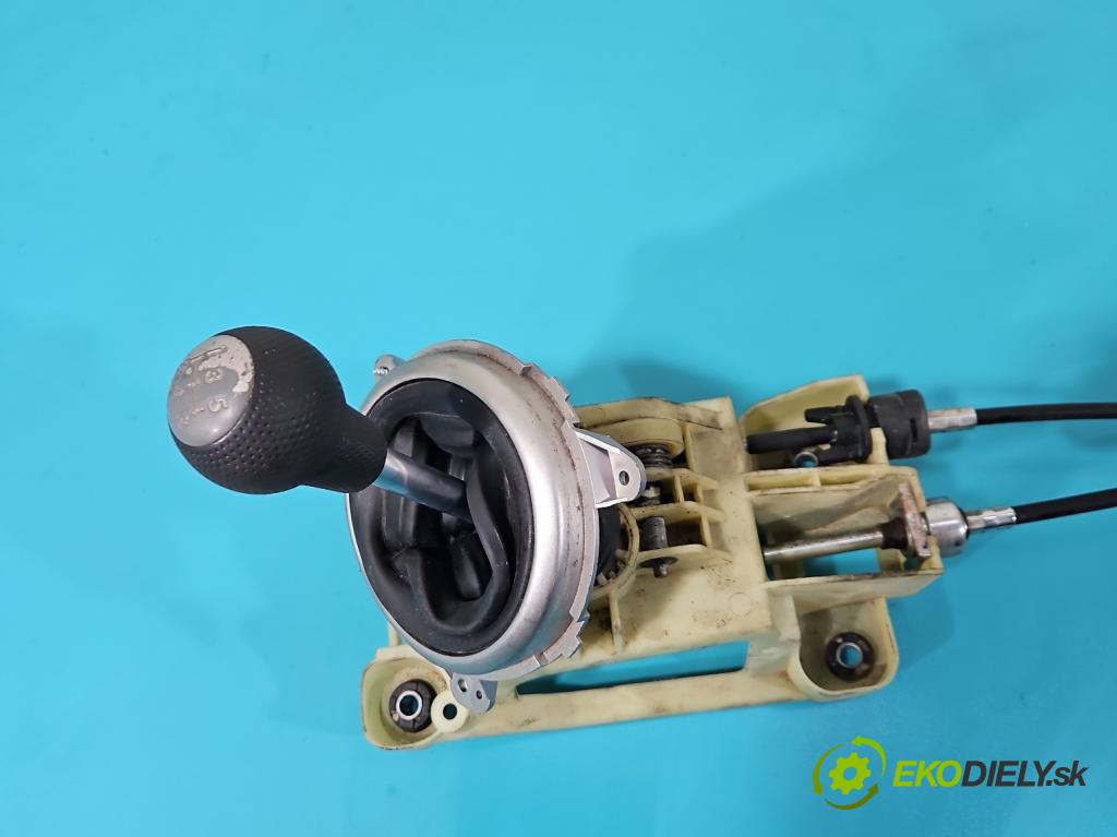 Honda Jazz II 2002-2008 1.3b: 83 HP manual 61 kW 1339 cm3 5- Páka: Změny: stupeň,rýchlosť  (Rýchlostné páky / kulisy)