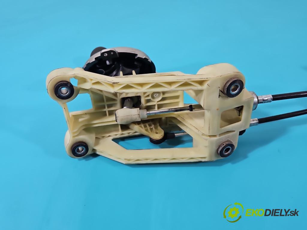 Honda Jazz II 2002-2008 1.3b: 83 HP manual 61 kW 1339 cm3 5- Páka: Změny: stupeň,rýchlosť  (Rýchlostné páky / kulisy)