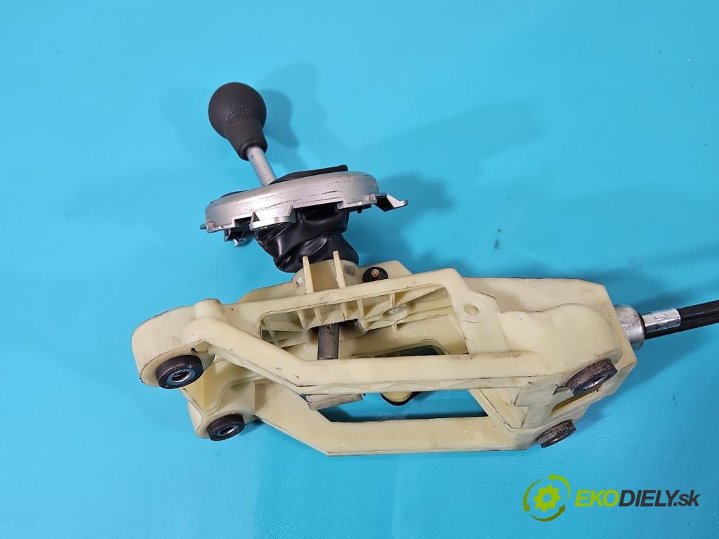 Honda Jazz II 2002-2008 1.3b: 83 HP manual 61 kW 1339 cm3 5- Páka: Změny: stupeň,rýchlosť  (Rýchlostné páky / kulisy)