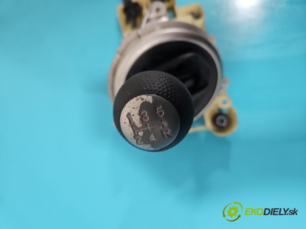 Honda Jazz II 2002-2008 1.3b: 83 HP manual 61 kW 1339 cm3 5- Páka: Změny: stupeň,rýchlosť  (Rýchlostné páky / kulisy)