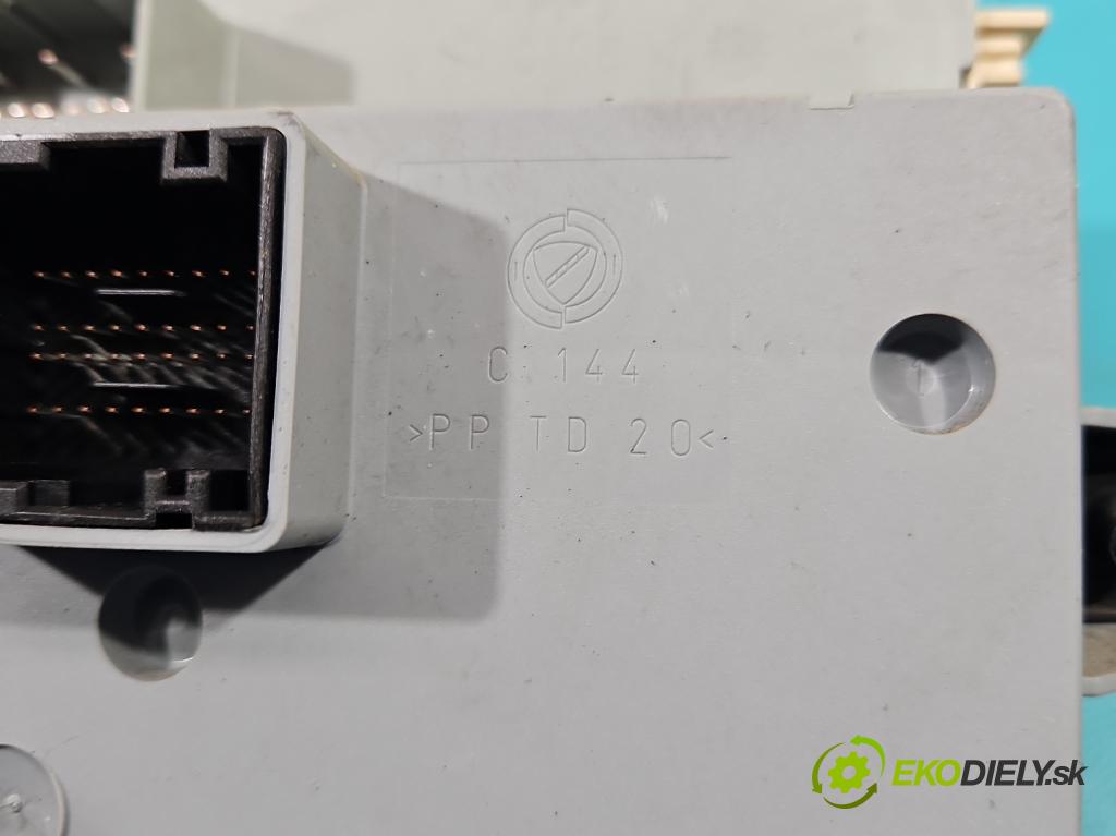 Fiat Stilo 1.6 16V 103 hp manual 76 kW 1596 cm3 5- řídící jednotka motoru 51759028